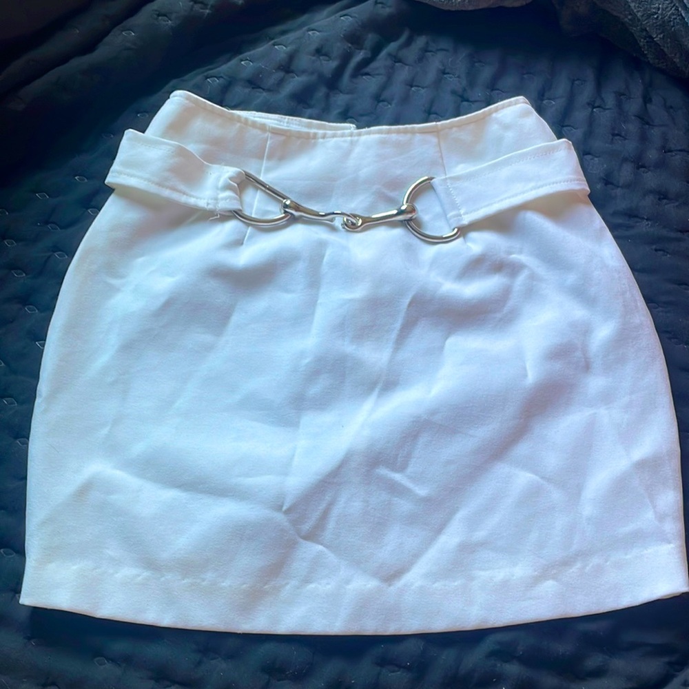 Y2K White Mini Skirt With Chunky Metal Belt